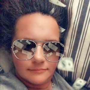 Meet your Posher, Joni